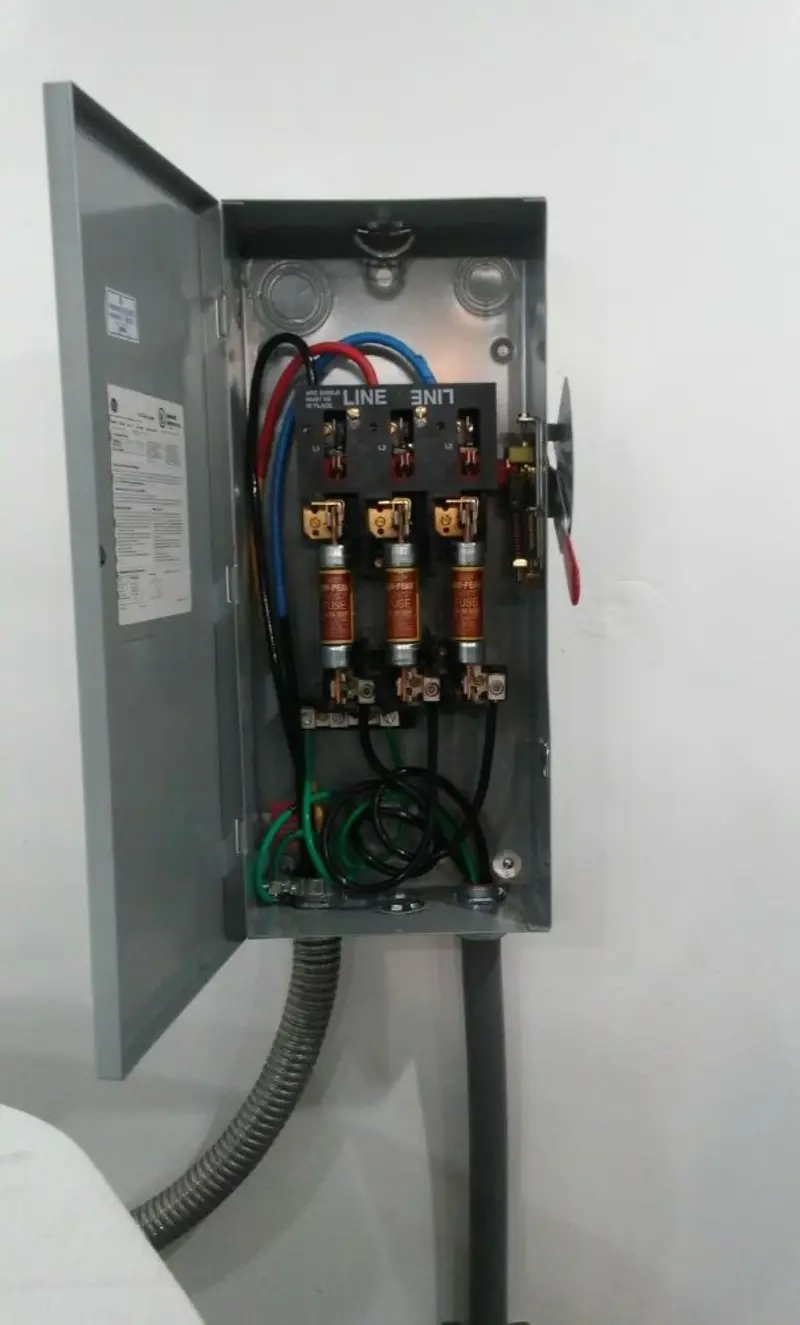Three-phase disconnect switch installed for Smoke Detector Installation in Halfmoon